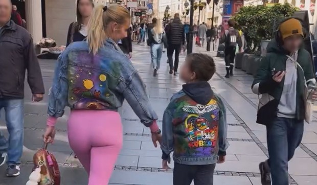 Milica dabović sa sinom u Knez Mihajlovoj