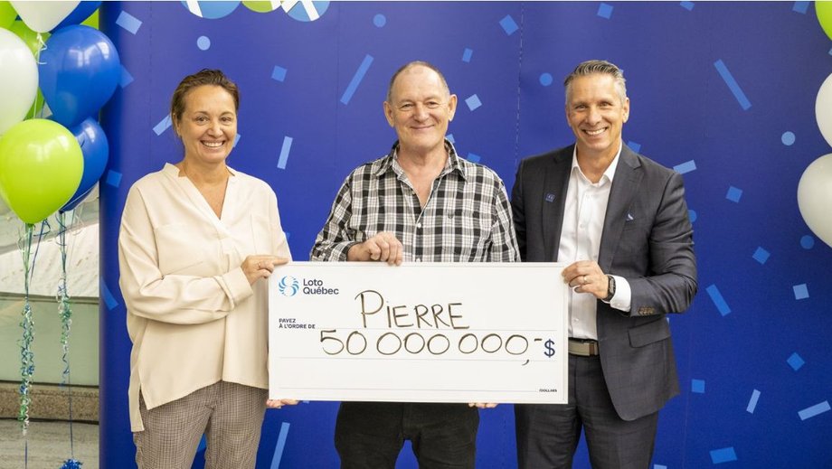 Pierre Richer z przedstawicielami Loto-Québec