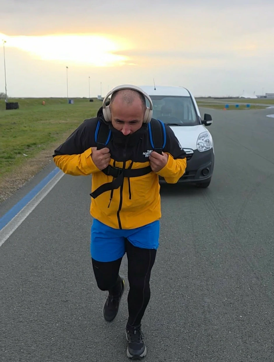 Marko Nikolić vuča auta 24 časa u Beogradu