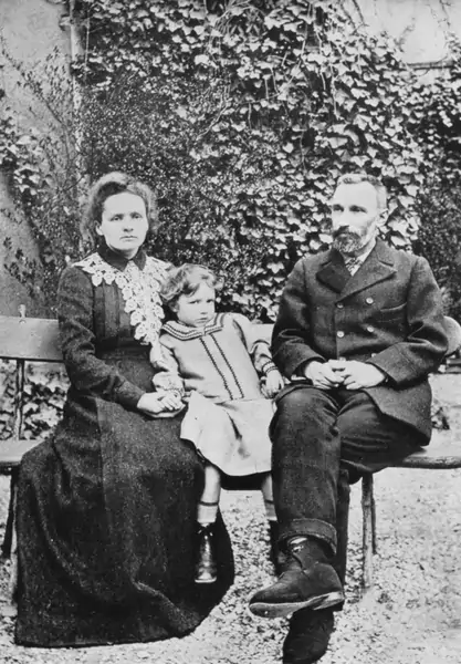 Maria Skłodowska-Curie z mężem / Getty Images