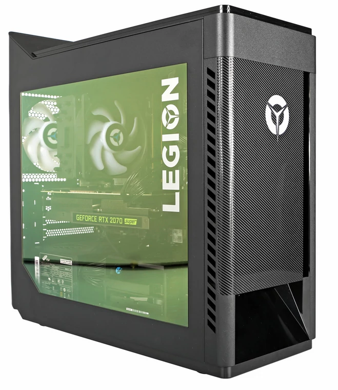 Lenovo Legion Tower 5i – wnętrze lewy panel z połyskiem