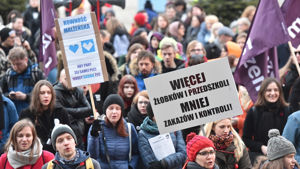 Przeciwko przemocy i nierównościom a także z postulatami powszechnego dostępu do bezpiecznej i bezpłatnej aborcji, ulicami polskich miast przeszły dziś manify. Organizowane w okolicy 8 marca manifestacje są rokrocznie okazją do wskazania problemów kobiet.