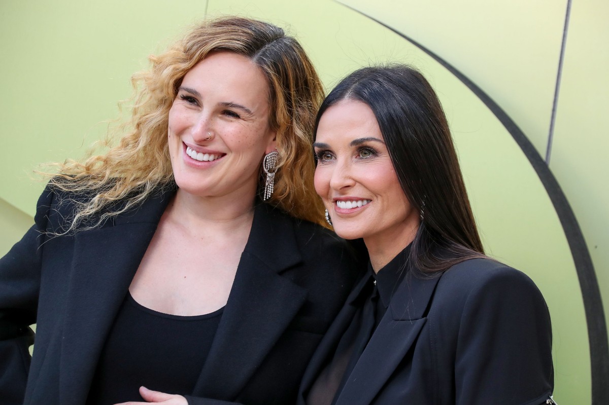 Ćerka Brusa Vilisa, Rumer je sama sebi prstom probila vodenjak i ...