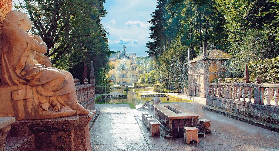 Pałac Hellbrunn zaskakuje odwiedzających pomysłowymi igraszkami wodnymi. 