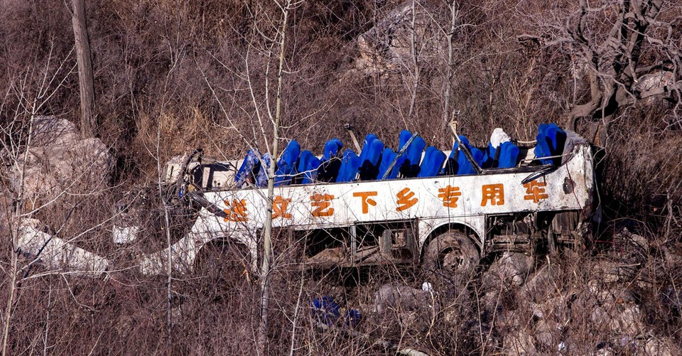 CHINA BUS ACCIDENT KILLS 20 (A bus accident kills 20 in central China.)