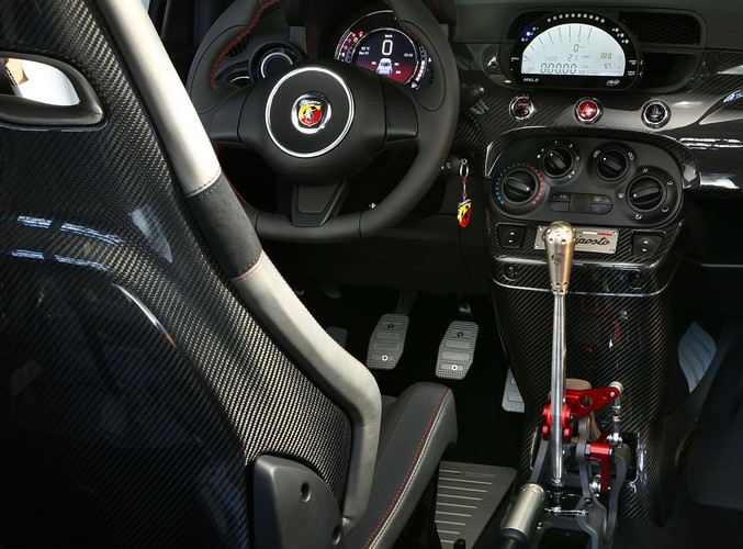 Abarth 695 biposto