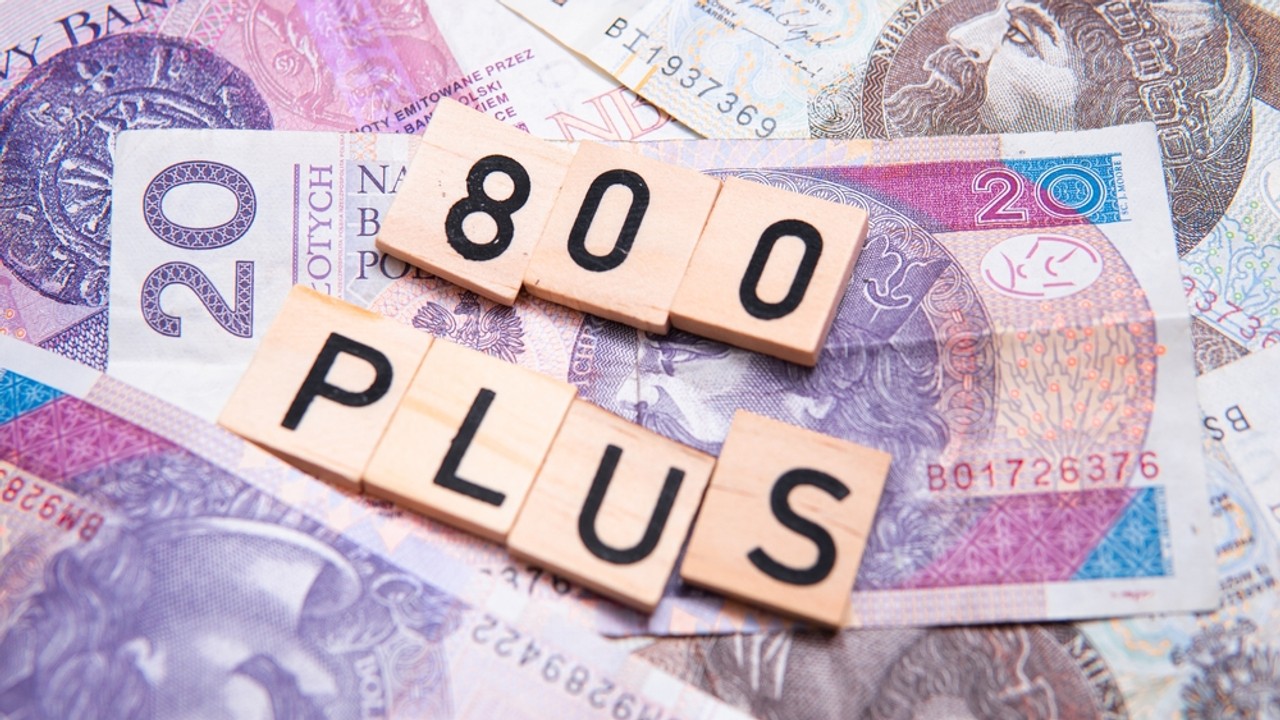 800 plus podzielone na pół? ZUS wyjaśnia wyjątek w wypłacie świadczenia