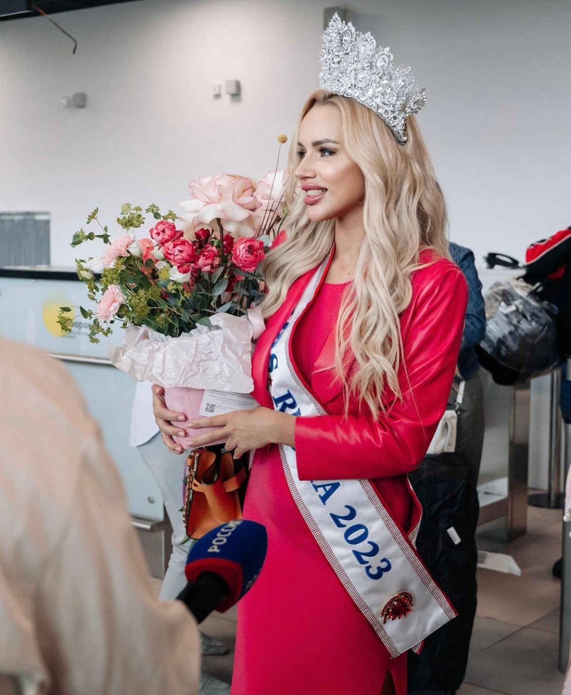 Učiteľka Natalya vyhrala súťaž svojim spevom.