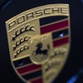 Porsche wzywa 340 tys. aut do serwisu. "Istnieje ryzyko, że zaparkowane zaczną zjeżdżać"
