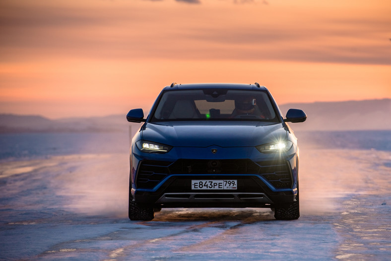 Lamborghini Urus – rekord prędkości na zamarzniętym jeziorze Bajkał