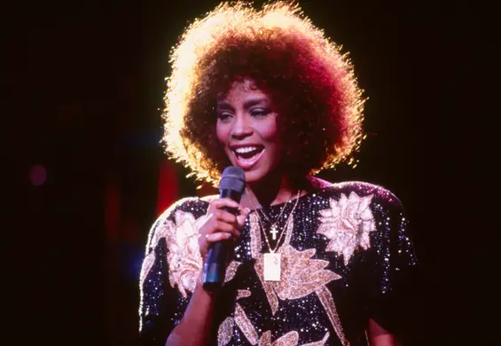 Przez lata ukrywała swój związek z kobietą. Dziś Whitney Houston skończyłaby 60 lat