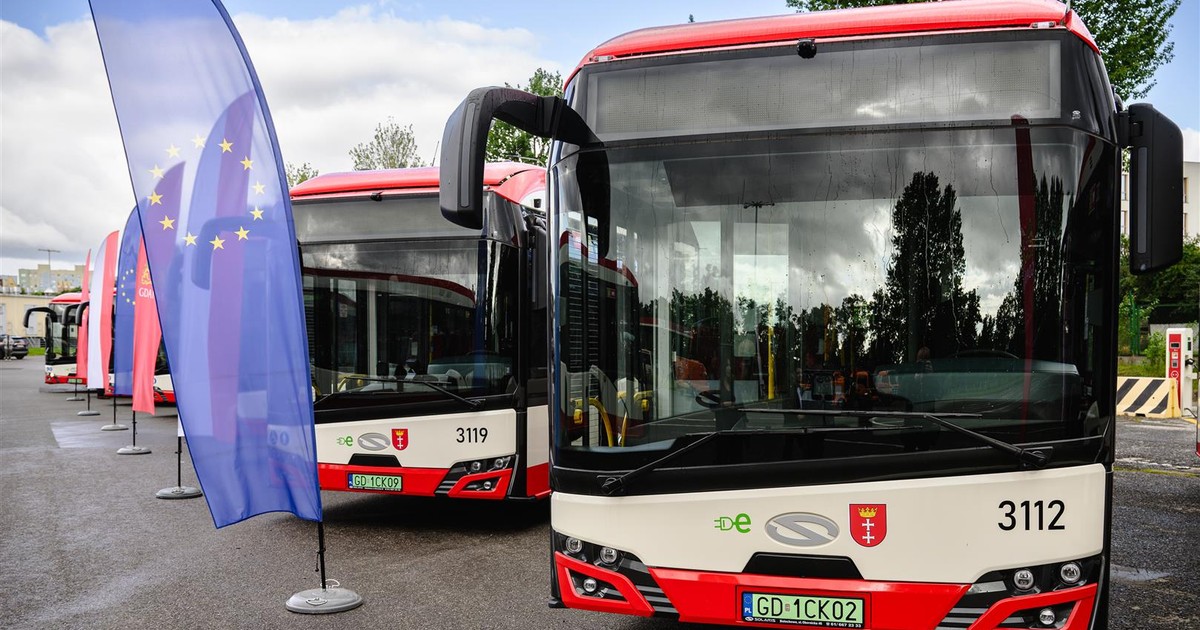 Wielkie powitanie nowych autobusów elektrycznych na Targu Węglowym