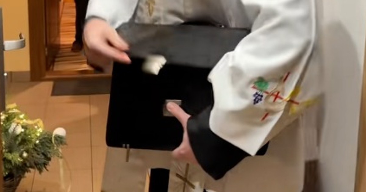 Ksiądz pokazał, co dostał podczas kolędy zamiast koperty. "Z pustymi rękami nigdy nie wyjdzie"