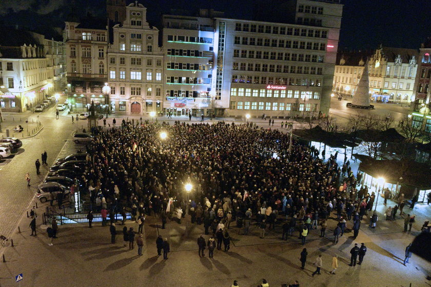 Wrocławianie oddali hołd Pawłowi Adamowiczowi