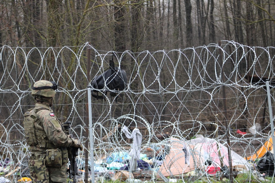 Pozostałości koczowiska migrantów w Usnarzu Górnym, strefa zamknięta, woj. podlaskie, 16.12.2021.