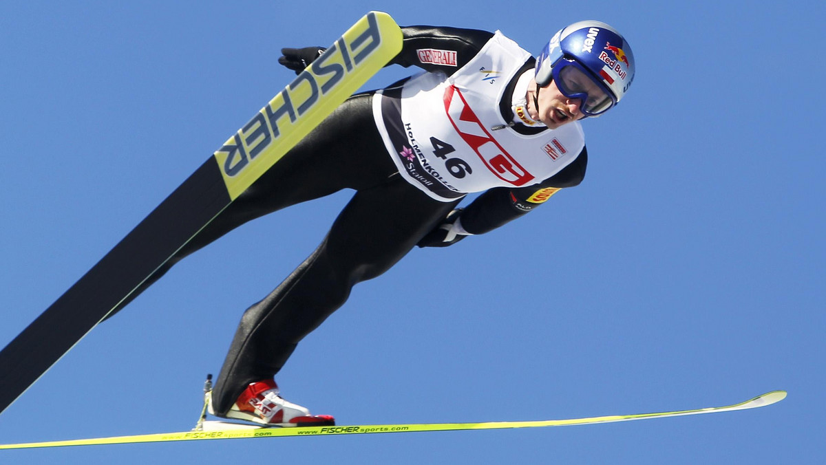 Czas na drugi konkurs skoków Pucharu Świata w szwajcarskim Engelbergu. Na belce startowej w drugiej serii usiądzie trzech Polaków - Marcin Bachleda, Kamil Stoch i Adam Małysz. Zapraszamy na relację "na żywo" z dzisiejszej rywalizacji.