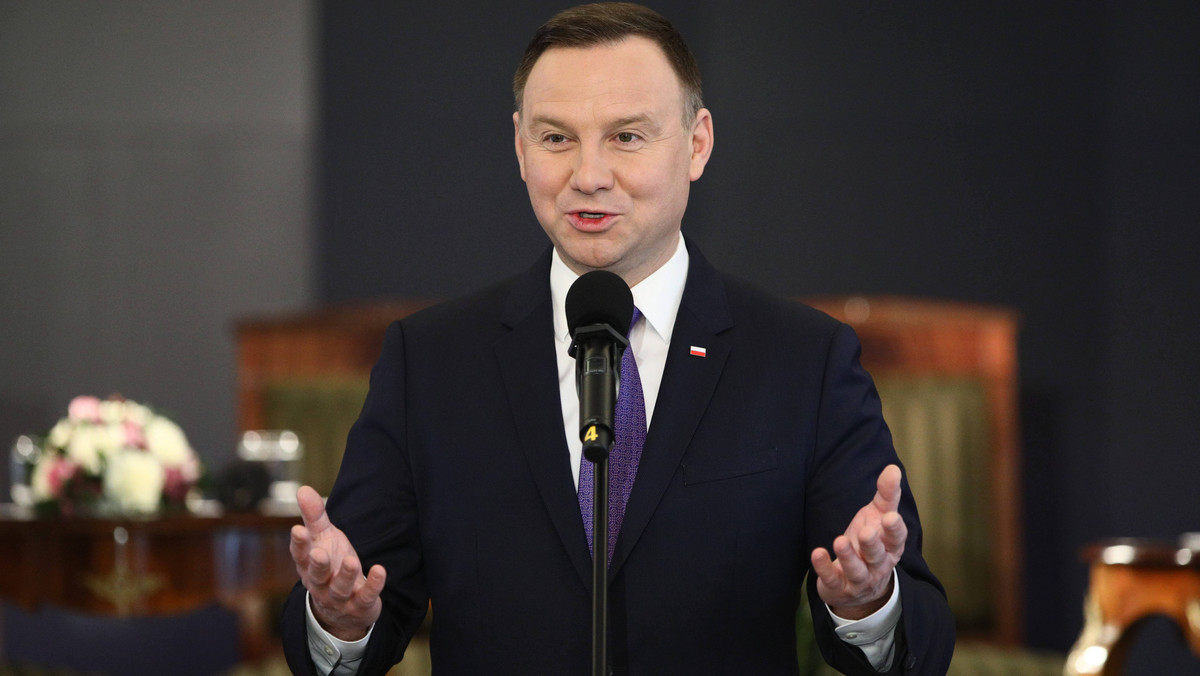 Prezydent Andrzej Duda cieszy się największym (72 proc.) zaufaniem - wynika z sondażu CBOS. Premier Mateusz Morawiecki ma 64 proc. zaufanie, a wicepremier Beata Szydło - 58 proc. Liderami rankingu nieufności są: szef PO Grzegorz Schetyna (48 proc.) i prezes PiS Jarosław Kaczyński (45 proc.).