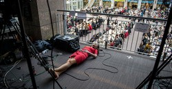 Co z tym abonamentem? Węgrzy znieśli, Włochów nie przekonał nawet JP II [ANALIZA]