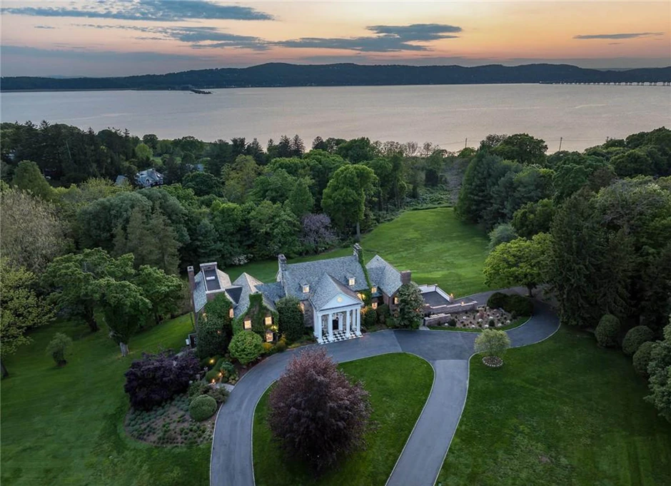 Posebne mami potencijalne kupce dodatne karakteristike uključuju zemljište od 12 ari,