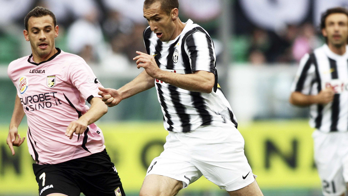 Menedżer Manchesteru City Roberto Mancini zamierza sprowadzić na The Etihad Stadium środkowego obrońcę Juventusu, Giorgio Chielliniego. Stara Dama nie chce jednak sprzedawać 27-latka.