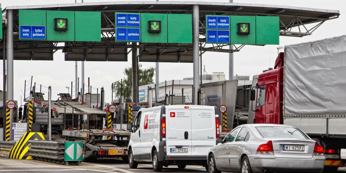 Od środy łatwiej będzie przejechać przez węzeł Stryków na autostradzie A2 w Łódzkiem. Po zakończeniu etapu remontu nawierzchni udostępniona zostanie łącznica, dzięki której jadący w kierunku Warszawy nie będą musieli korzystać z węzła Zgierz - podała GDDKiA