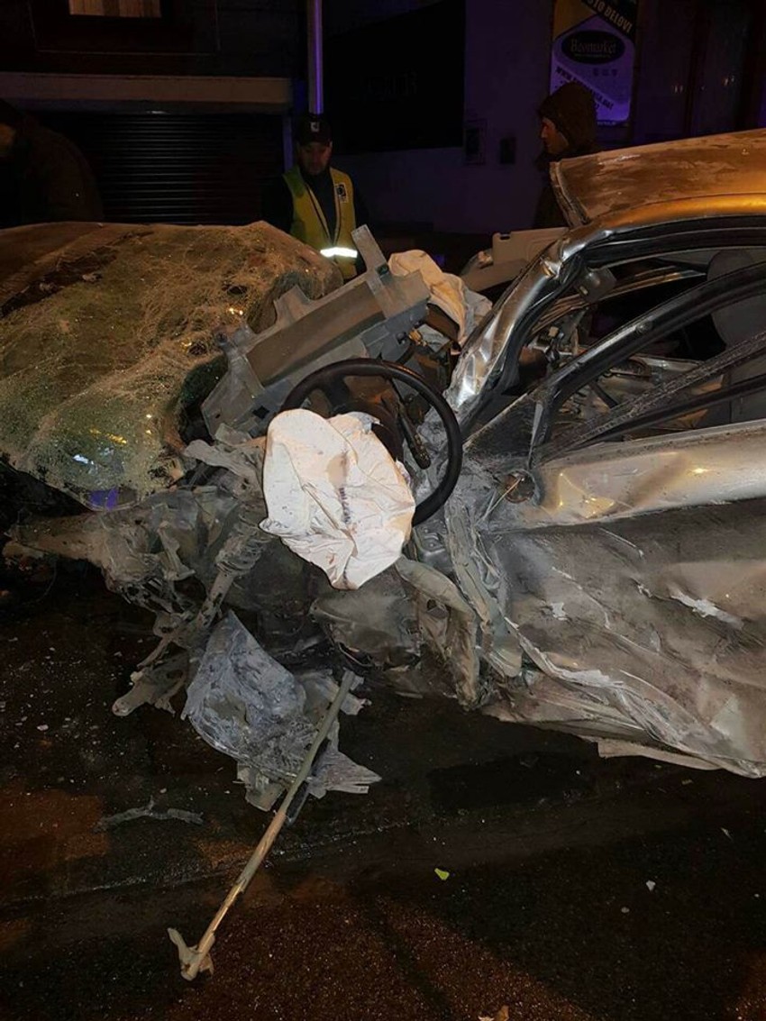 Automobilom uleteo u kozmetički salon