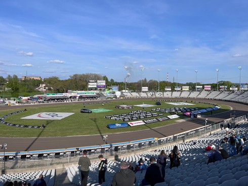 Piękna pogoda nad stadioniem