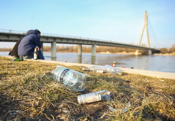 Zaglądali Polakom do łóżek, teraz do kieliszków. Zobacz, co znów wymyślili posłowie