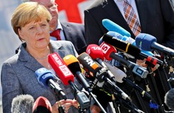 Angela Merkel wygwizdana w Heidenau. 'Zdrajczyni, zdrajczyni'