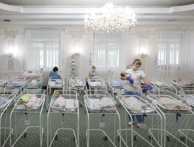 U Kijevu je rođeno 390 beba u 8 dana rata