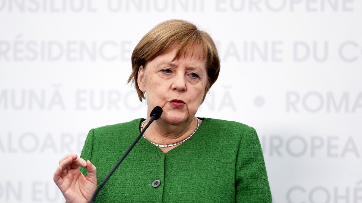 Szczyty Unii Europejskiej powinny odbywać się regularnie co dwa miesiące, a nie - jak obecnie - co trzy - zaproponowała wczoraj Angela Merkel. Kanclerz Niemiec przebywała w rumuńskim Sybinie na nieformalnym szczycie przywódców państw unijnych.