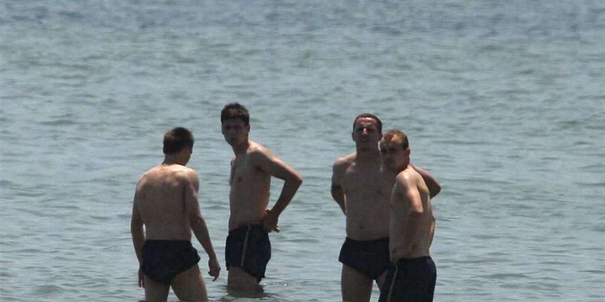 Piłkarze pluskali się w Morzu Śródziemnym