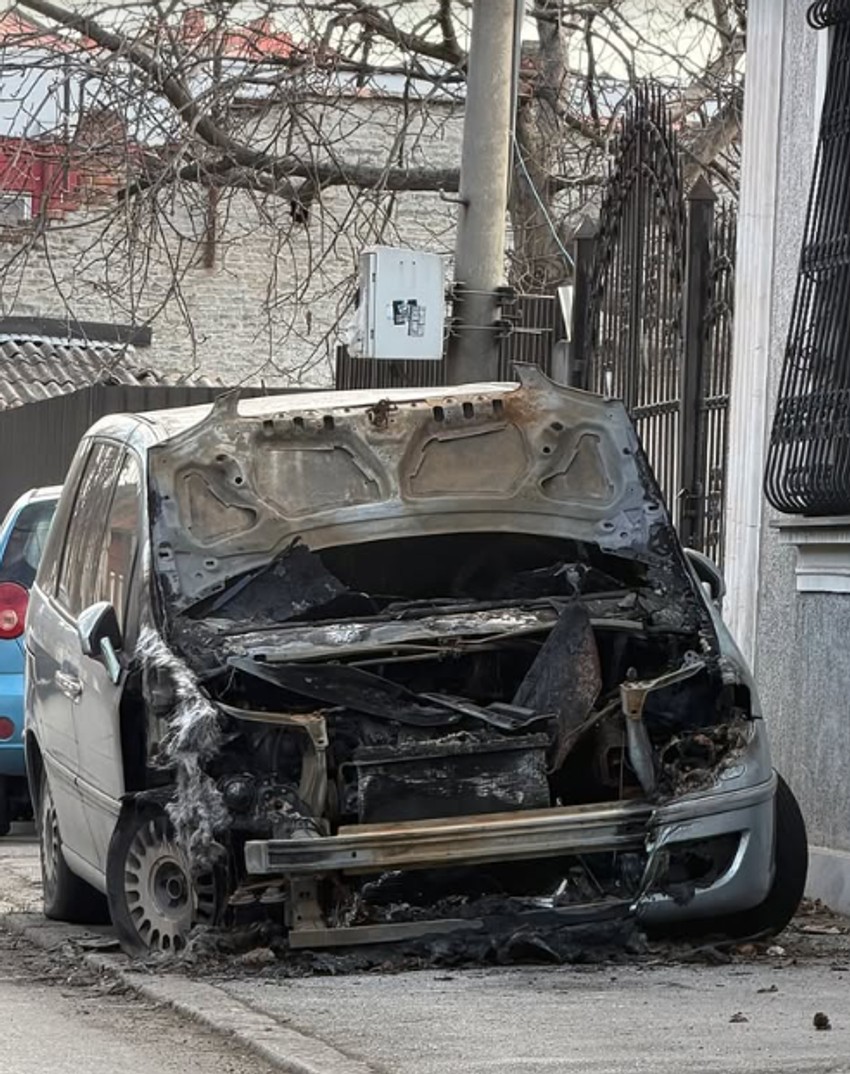 Izgoreo automobil na Novom Beogradu