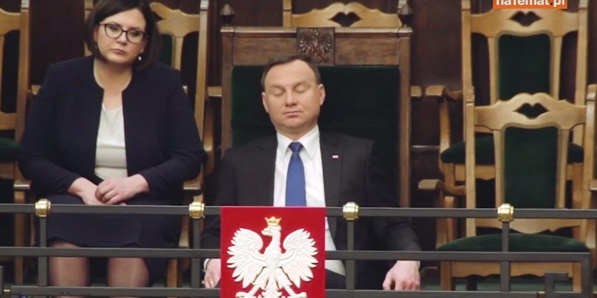 Prezydent Duda walczy... ze snem