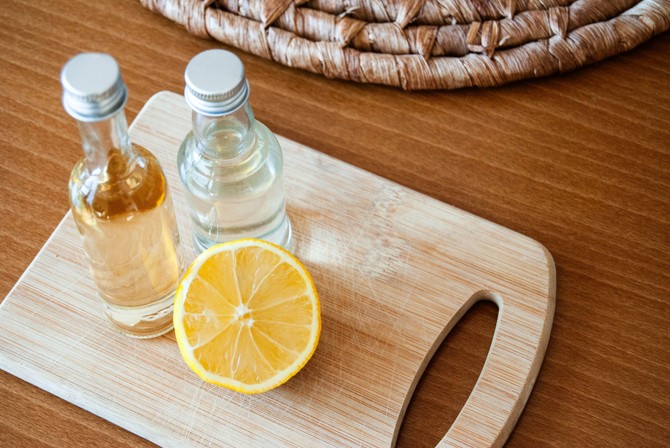 Recept za prirodno sredstvo za čišćenje od kore limuna i sirćeta