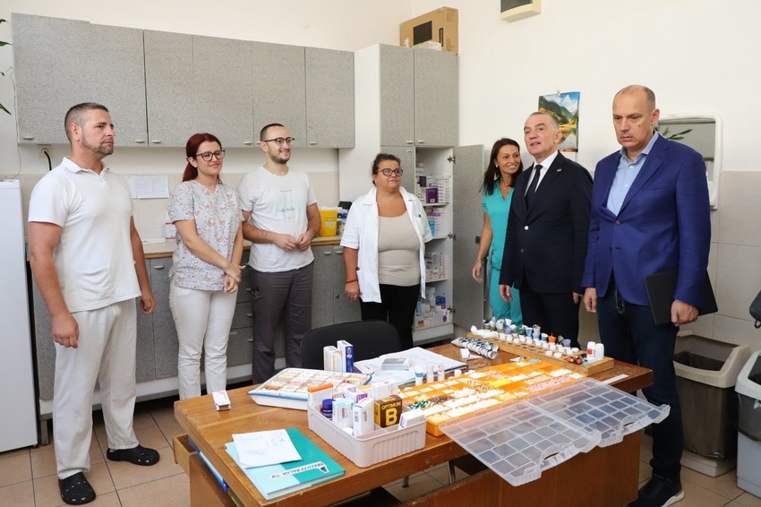 Ministri Vujić i Lončar obišli su Specijalnu zatvorsku bolnicu kako bi procenili njene kapacitete i potrebe