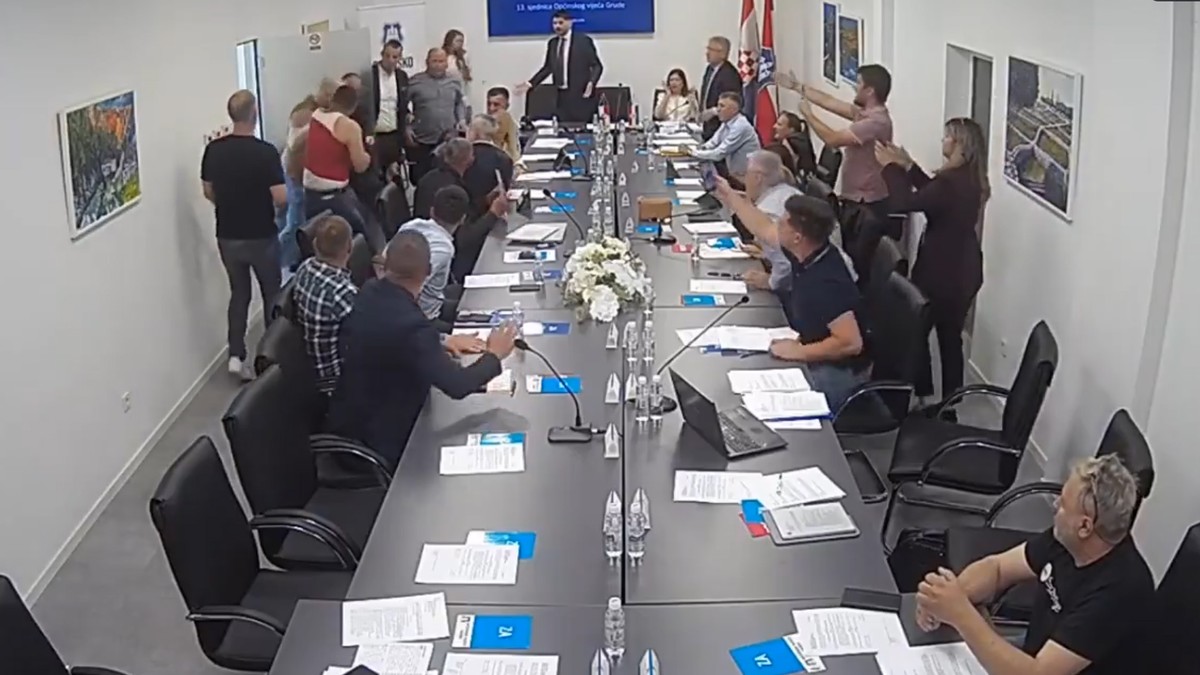 Haos u skupštini u BiH