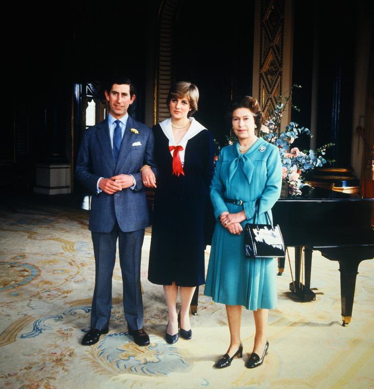 Książę Karol, Diana Spencer, Elżbieta II