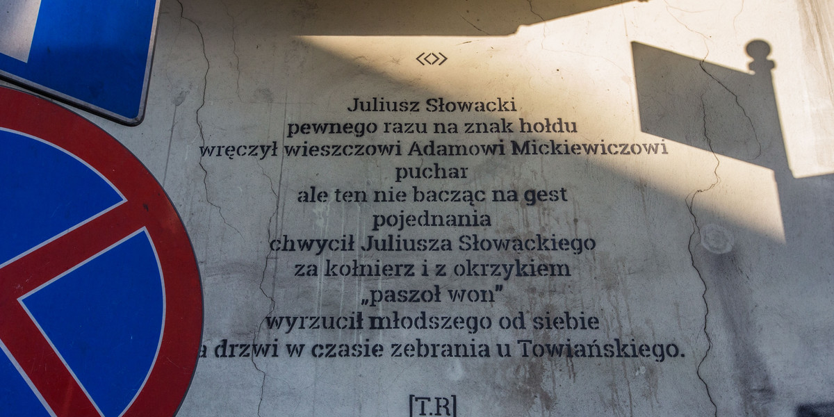 Poezja ozdobiła kamienice na Rynku Łazarskim