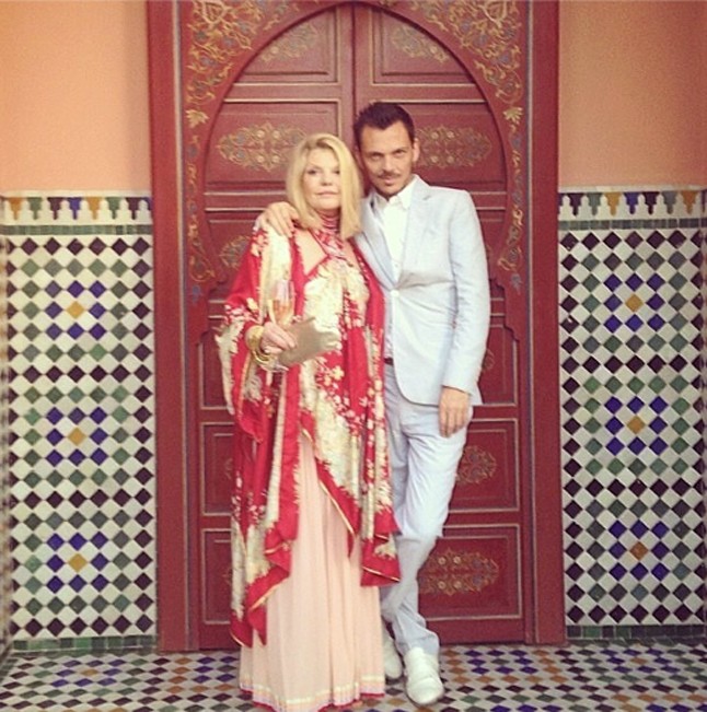 Sienna Miller roppant stílusos anyukájával.