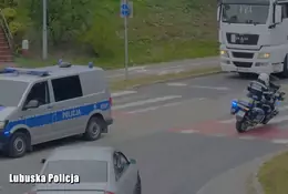 Jechali do szpitala i utknęli w korku. Do auta dotarli policjanci na motocyklach