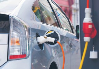 Dopłata do aut elektrycznych. Polski kłopot czy szansa na biznes?