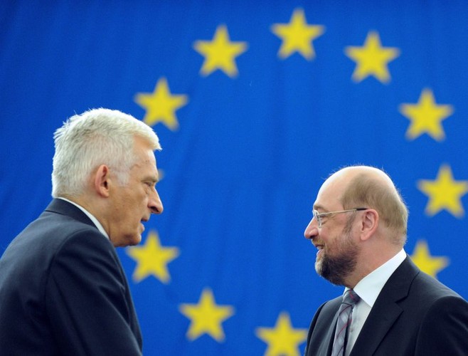 'Jestem przekonany, że za pana przewodnictwa PE zostanie kluczowym miejscem dla demokracji w UE (...), gdzie ma miejsce debata polityczna, która ma służyć naszym obywatelom' - powiedział Jerzy Buzek