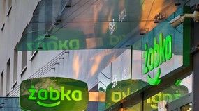 Dzień przed 11 listopada. Do której otwarta jest Żabka? Godziny otwarcia