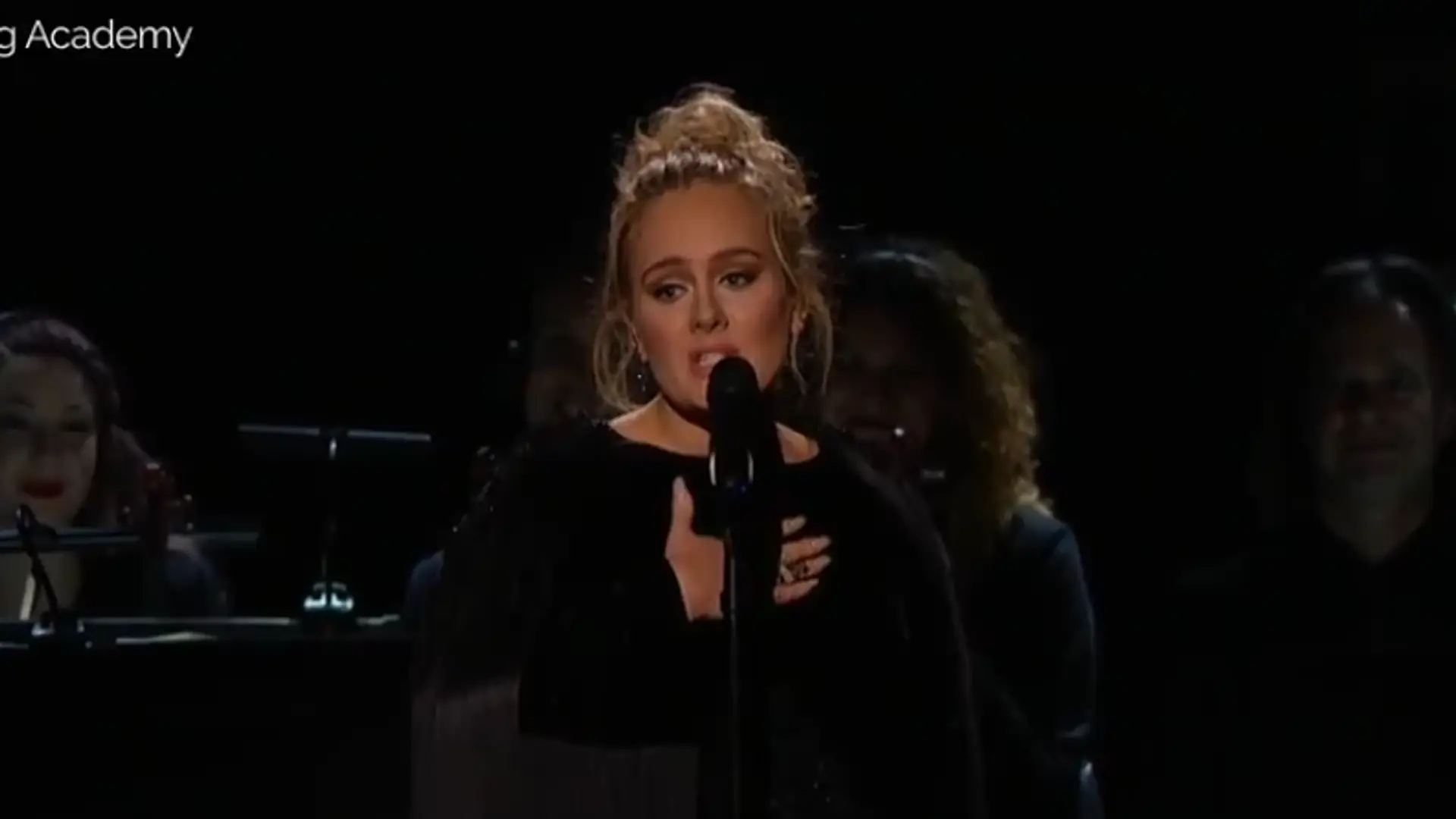 Wzruszająca wpadka Adele podczas Grammy. "Przepraszam za przekleństwa"