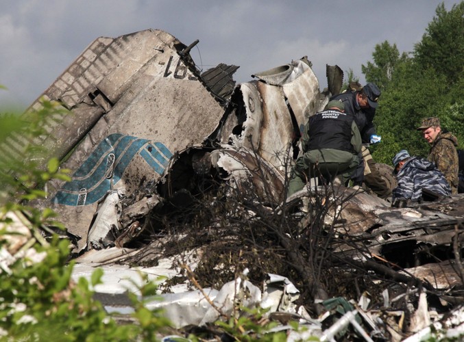Wrak samolotu Tu-134, który rozbił się w Rosji