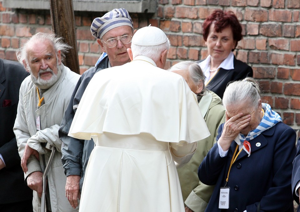 Benedykt XVI w Auschwitz