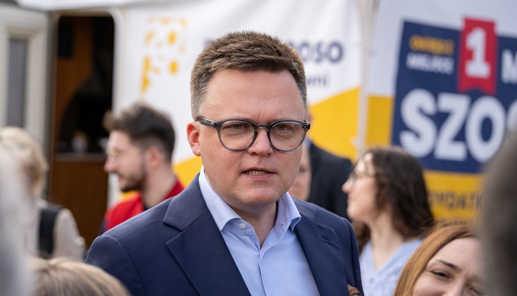 Rekonstrukcja rządu się opóźnia. Koalicja czeka na Hołownię. Kiedy wróci do Sejmu?
