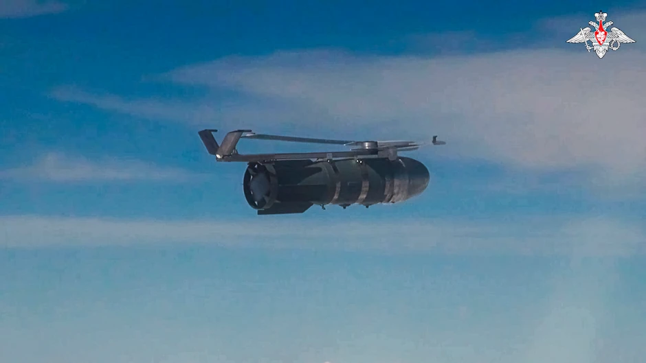 Bacanje klizne bombe iz ruskog ratnog aviona na ukrajinske položaje u regionu Sumi 9. avgusta