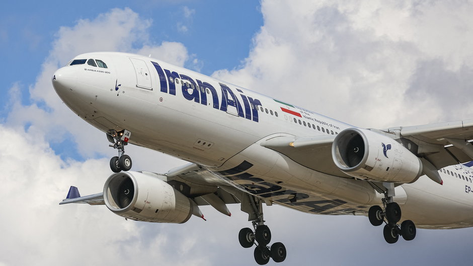 Samolot Iran Air lądujący na lotnisku Heathrow w Londynie, sierpień 2022 r.